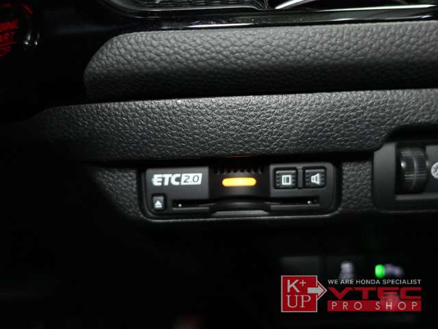 ETC車載器がビルトイン済み。追加でドライブレコーダー取り付けなどもお気軽にご相談ください。