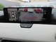 リバースに入れれば自動的にセンターディスプレイにバックカメラの映像を映し出し、バックでの駐車をサポートします