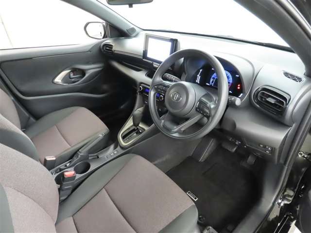 シンプルで使いやすいデザインの運転席です。