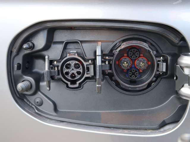 三菱 アウトランダーPHEV 2.4 G 4WD 11型ナビ 全周囲カメラ 電動リアゲート 東京都の詳細画像 その16