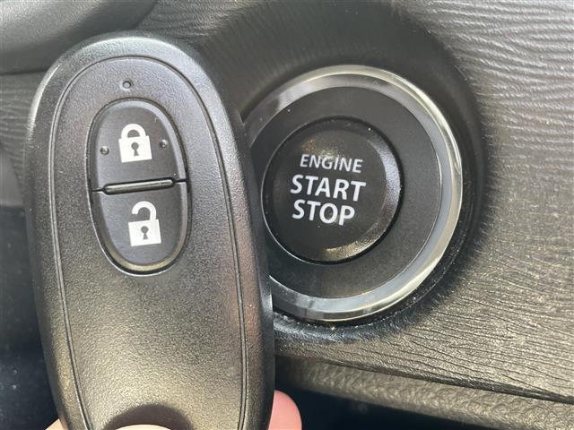 【スマートキーandプッシュスタート】鍵を挿さずにポケットに入れたまま鍵の開閉、エンジンの始動まで行えます。