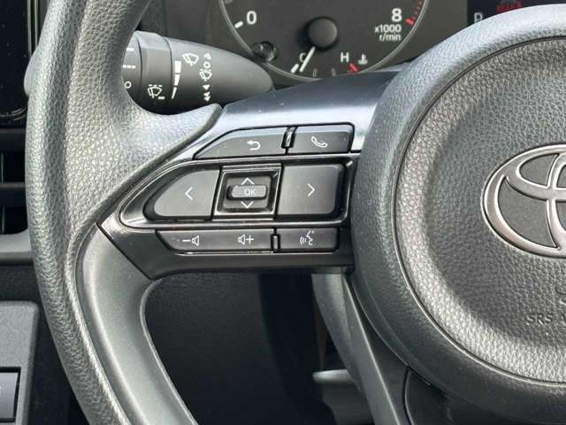 運転中、前方から目線をそらすことなく、オーディオ等の操作が可能な便利機能！安心＆快適なドライブを演出してくれます。
