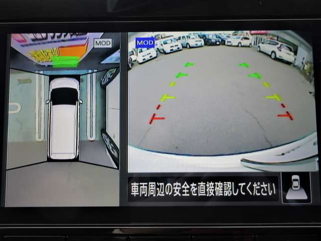 ナビ画面にアラウンドビュ－モニタ－の映像を映し出しています。  狭い場所での車庫入れをサポ－トしてくれる便利アイテムです。