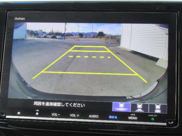 ３ビュー切替え可能なリアワイドカメラ搭載で、後方視界がしっかりと確保できます。夜間や狭い駐車場でのバック走行に大変便利です。