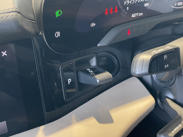 ポルシェ タイカンクロスツーリスモ 4S 4+1シート 4WD 2022年モデル 新車保証継承 大阪府の詳細画像 その15