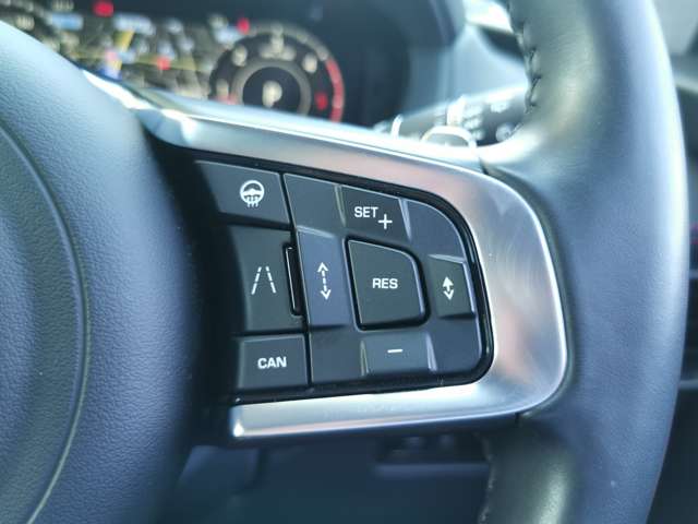 【アダプティブクルーズコントロール】前車追従のアダプティブクルーズをご使用になれます。また、ブラインドスポットアシスト機能も内蔵しています。