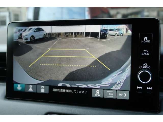 リアカメラ付☆セレクトレバーを「Ｒ」に入れると、車両後方の映像が見れます。バックで出庫する際、左右から近づいてくる車両を検知し注意を促す後退出庫サポート付き。