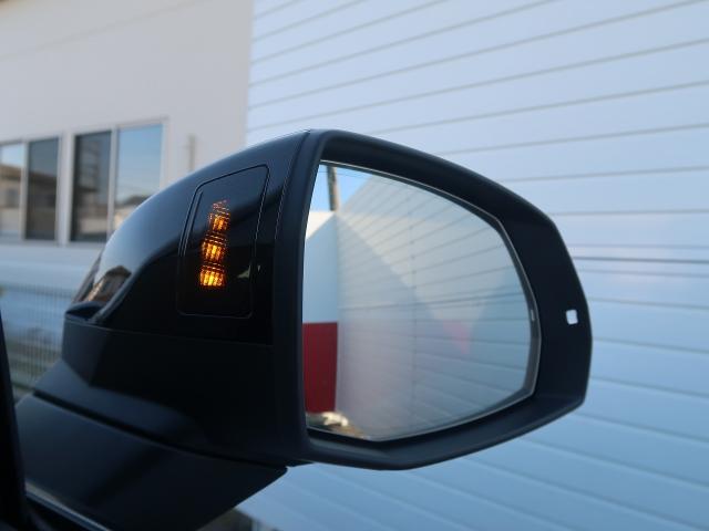 ●アウディサイドアシスト『後方の死角を並走する車両を検知しドアミラーの内側のＬＥＤが点灯。ドライバーに注意を促し事故を未然に防ぐシステムです。』