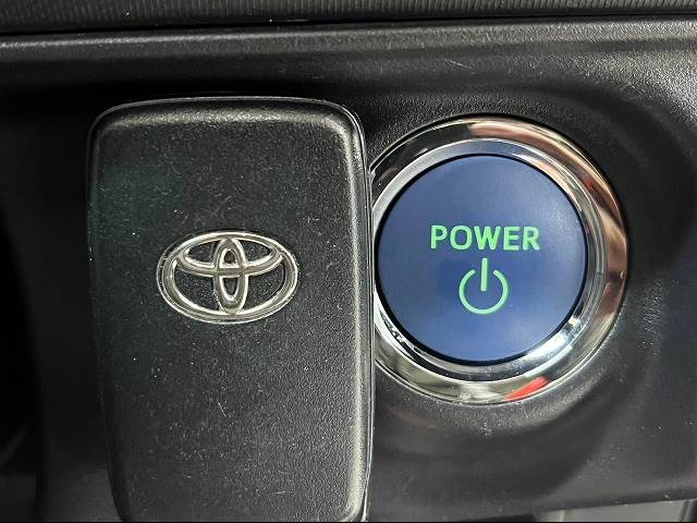 キーを身につけている状態なら、ドアに付いているスイッチを押すだけで、ドアロックの開閉ができる機能。エンジン始動も便利です