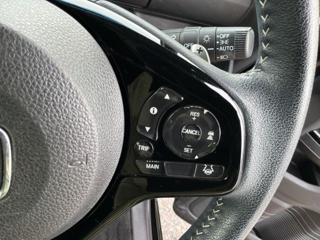 高速道路などでとても快適な「追従機能付きアダプティブ・クルーズコントロール」を装備♪