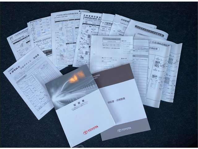 新車保証書メンテナンスノート完備！！記録簿は11回分が確認できこれまでのオーナー様の扱いの良さを感じるポイントです。整備内容も確認しご案内させて頂きますのでお気軽にお申し付け下さいませ！！