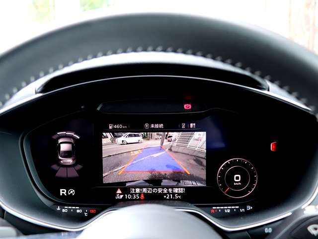 モニターと連動したバックカメラ付きですので、後退時うしろの映像がモニターに映し出されて、運転をアシストしてくれます★駐車の苦手な方でもこの機能があれば安心して駐車することができますね♪