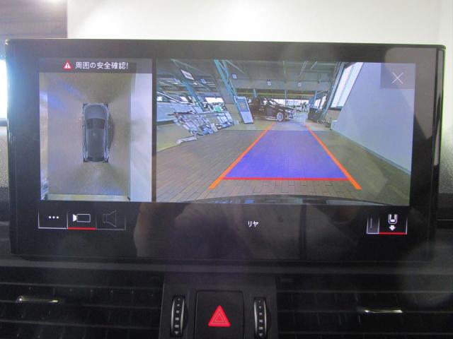 リヤビューカメラの映像には、駐車をアシストするガイドラインも表示されます。