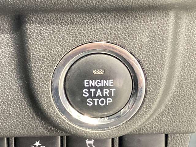 【プッシュ式エンジン・インテリジェントキー】プッシュ式エンジンスタートでブレーキを踏んでボタンを押すだけでエンジン始動がスムーズ！！鍵をカバンに入れているだけでエンジンの始動が可能★