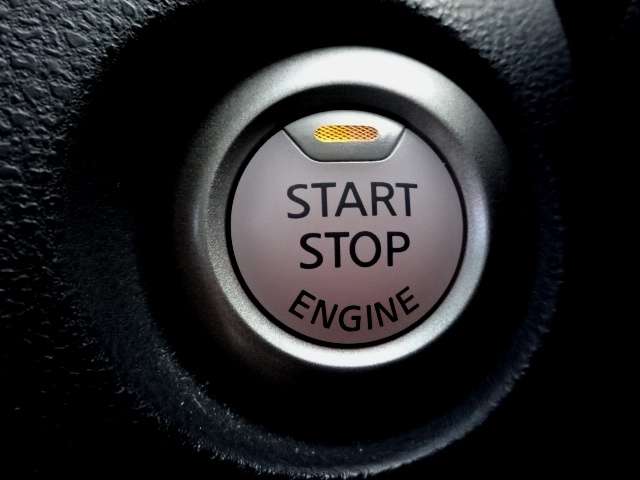 プッシュ式エンジンスターター。ポケットからキーを取り出さなくても、エンジンを始動することができます。