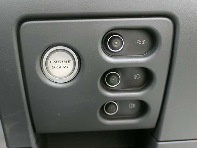 エンジンスタートボタン横にヘッドライトスイッチが配置されております。詳しくはフリーコール 0078-6002-080898