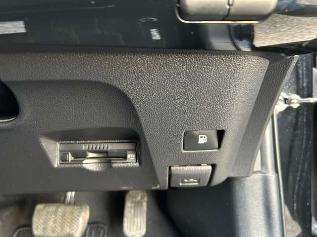 トヨタ プリウス 1.8 S ツーリングセレクション Bluetooth レザーシート シートヒーター 広島県の詳細画像 その12
