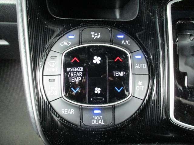☆オートエアコン☆温度設定をするだけで『あっ！』という間に快適空間に！オートエアコンなので車が勝手に設定温度に保ってくれます(^O^)ｖ