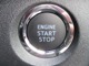 プッシュスタート装備車です！鍵を差さなくても鍵が車内にあれば、ボタン1つで楽々エンジン始動できます♪