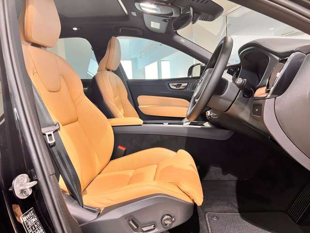 シート表皮には上質なパーフォレーテッド・ファインナッパレザーを使用 運転席・助手席にはマッサージも備わります。