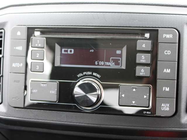 �g���^�����I�[�f�B�I��CD��FM/AM�̑���AUX�EUSB�t
