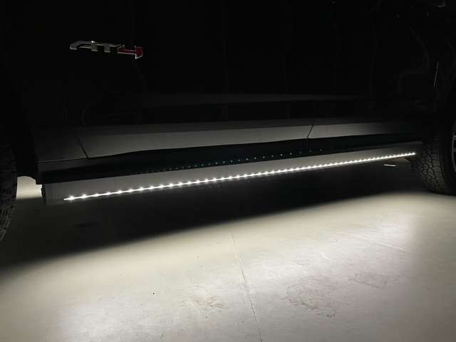 LEDアプローチ付きになっていますので、夜間の乗り降りも明るくて安心です！