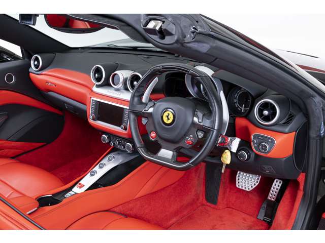 フェラーリ カリフォルニアT F1 DCT Nero Daytona / Rosso Ferrari 東京都の詳細画像 その5