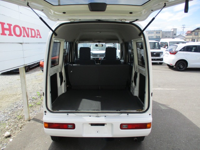 開口部も広く荷物の積み下ろしもしやすいお車となっております。ラゲッジも広く使いやすいです！