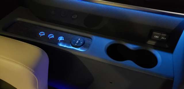 トヨタ グランエース 2.8 プレミアム ディーゼルターボ ロイヤルラウンジ仕様 兵庫県の詳細画像 その14