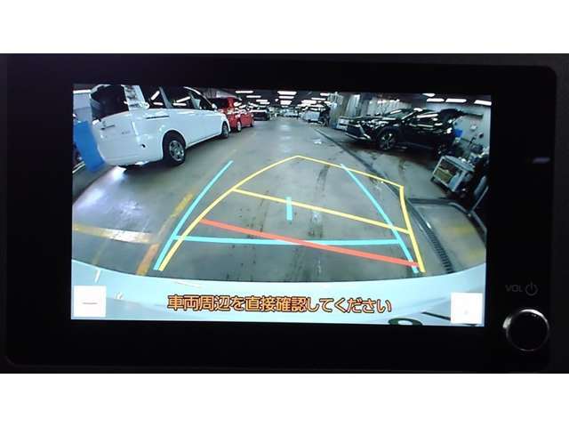バックガイドモニターで、後方を確認しながら安心して駐車することができます。運転初心者も熟練者も必須の機能ですよ！