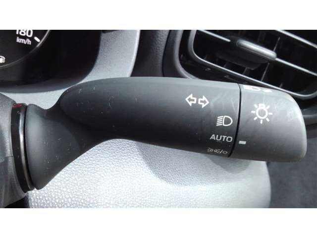 ライトもAUTO機能が付いていて、暗くなると自動で点灯し、明るくなると自動で消灯するので、大変お役にたちますよ！！