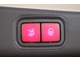 鍵のボタンや車内のボタンでワンタッチ開閉が可能なオートトランクリッドシステムを装備しております！