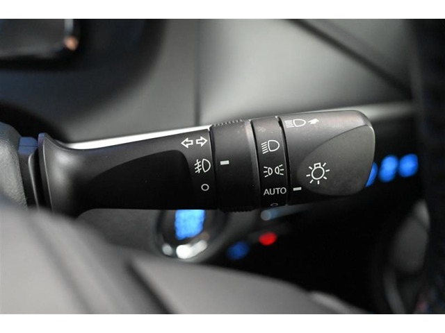 ■ランプスイッチです。 【コンライト】  スイッチを『AUTO』に合わせると、車外の明るさに応じて、ヘッドランプ、車幅灯などを自動的に点灯 ・ 消灯します。