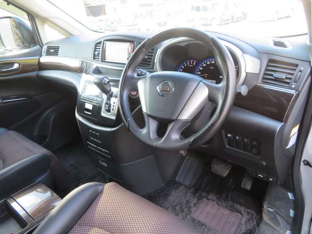 2011 Nissan Elgrand – thumbnail 44
