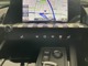飛行機のコックピットをイメージした操作ボタンにて画面切り替えを行っていただけます。シートヒーターも前席には装備されております。