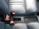 運転席と助手席の間に設置されたセンターコンソール！小物を置けるスペースとクーラーの送風口が付いているだけのシンプルデザイン！リムジンは後ろの席を豪華に作ってあるのでフロント回りはシンプルです！