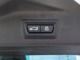 トランクの上部用スイッチ。ボタン一つでトランクが閉まります。