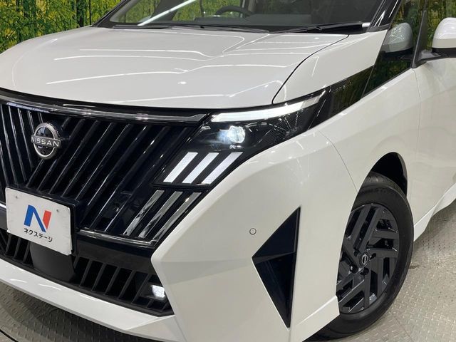 【ＬＥＤヘッドライト】悪天候や夜間走行時も良好な視界を確保し安心して運転できる高輝度ＬＥＤヘッドライトを装備！点灯速度が早く、消費電力も抑えられています。