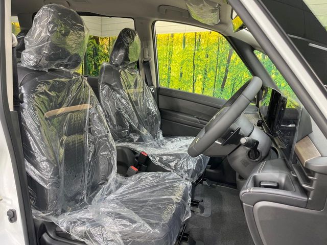 運転席シート廻りは使用感も少なく、良好な状態となっています。前オーナー様が丁寧に使っていたことがよくわかりますね。