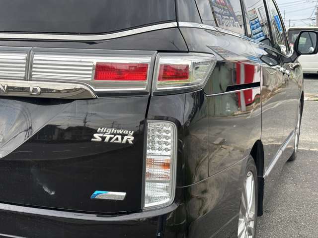 2011 Nissan Elgrand – thumbnail 23