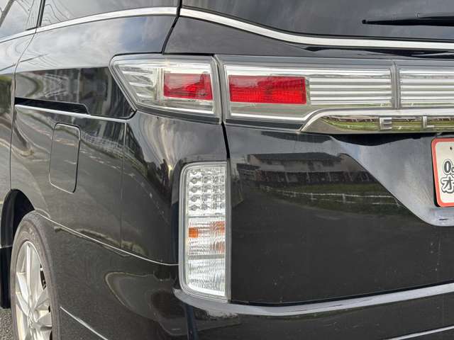 2011 Nissan Elgrand – thumbnail 24