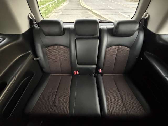 2011 Nissan Elgrand – thumbnail 29
