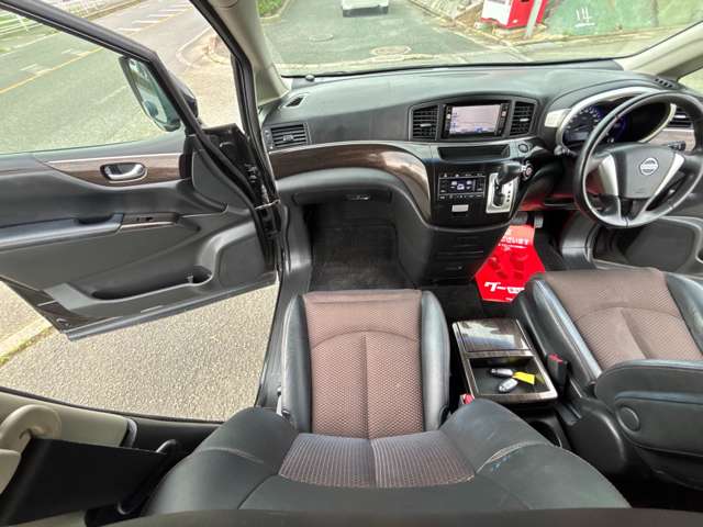 2011 Nissan Elgrand – thumbnail 33
