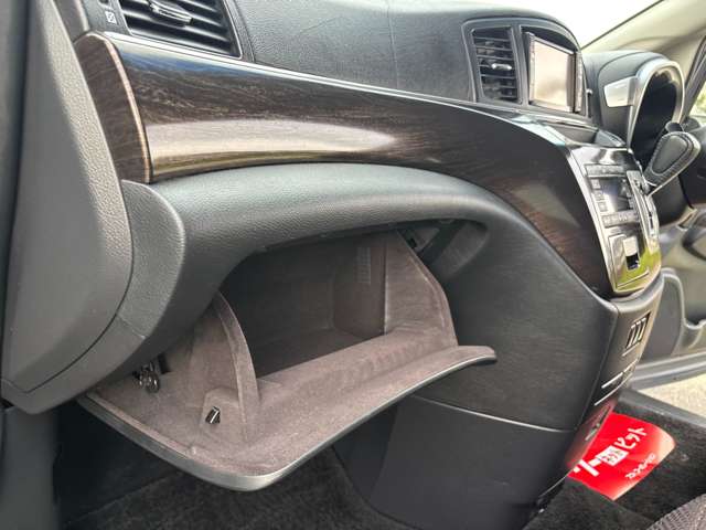 2011 Nissan Elgrand – thumbnail 36