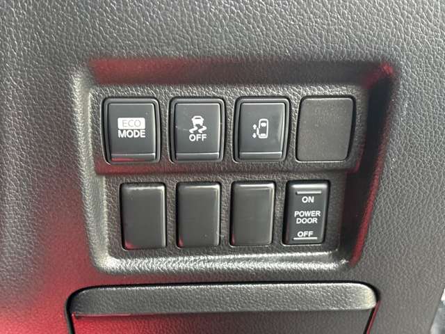 2011 Nissan Elgrand – thumbnail 39