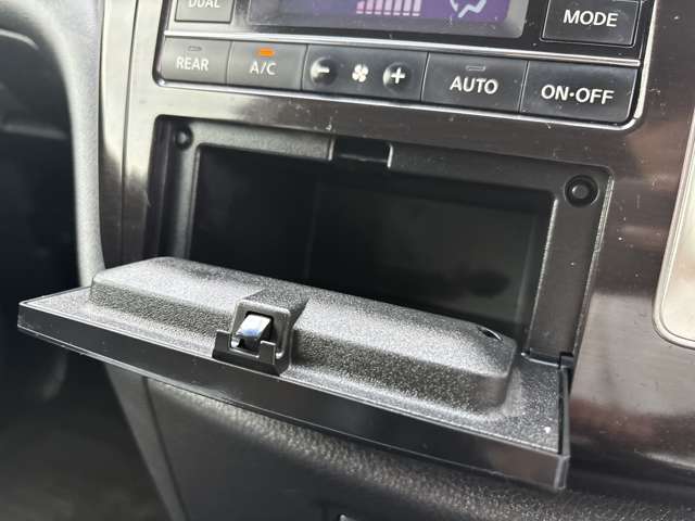 2011 Nissan Elgrand – thumbnail 52