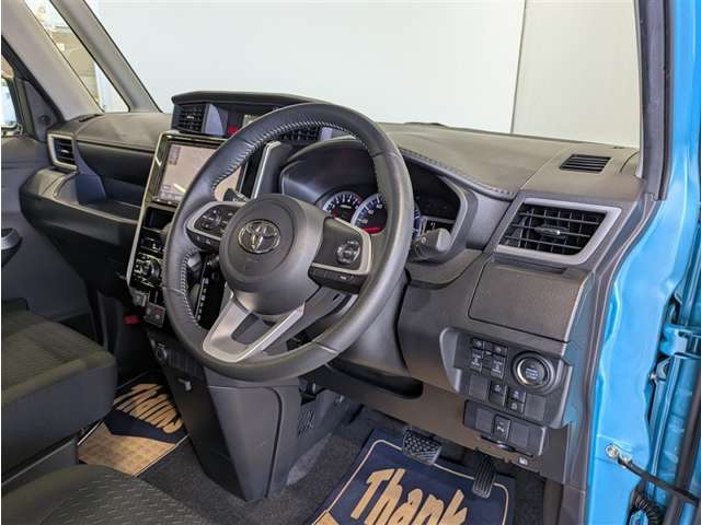 ���ʂ��̂悢��������Ƃ������E�ŁA�N�ł��^�]���₷���ł��B�^�]�̂��₷���͔��ɂ����ɂ��q����܂����