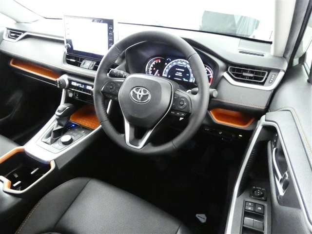 見通しのよいすっきりとした視界で、誰でも運転しやすいです。運転のしやすさは疲れにくさにも繋がりますよ♪