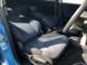 【レザーシート】汚れのふき取りが容易でメンテナンスも簡単な、機能性に優れる上質なシートです。座り心地もよく、高級感あふれる心地良い車内空間を演出してくれます。