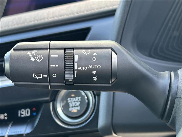 【オートワイパー（ＡＵＴＯ）】雨が降り出した時に、雨滴検出用センサー（レインセンサー）が雨滴を感知すると、自動でワイパーが動作します。
